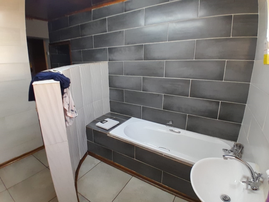5 Bedroom Property for Sale in Kuruman Northern Cape